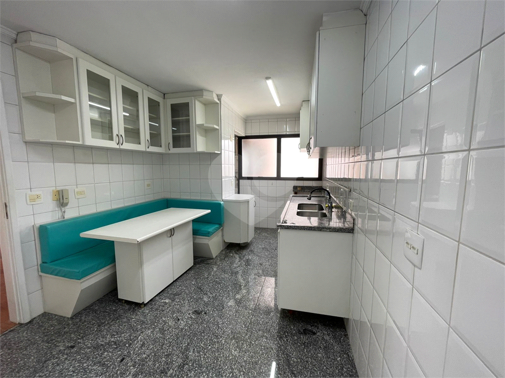 Apartamento Perdizes, 112 m2,  3 dormitórios, 1 suíte, duas vagas para locação! Ótima localização 