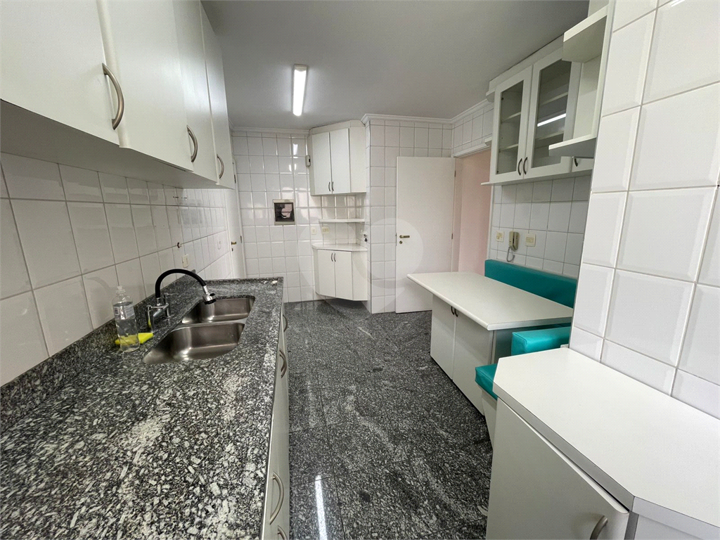 Apartamento Perdizes, 112 m2,  3 dormitórios, 1 suíte, duas vagas para locação! Ótima localização 