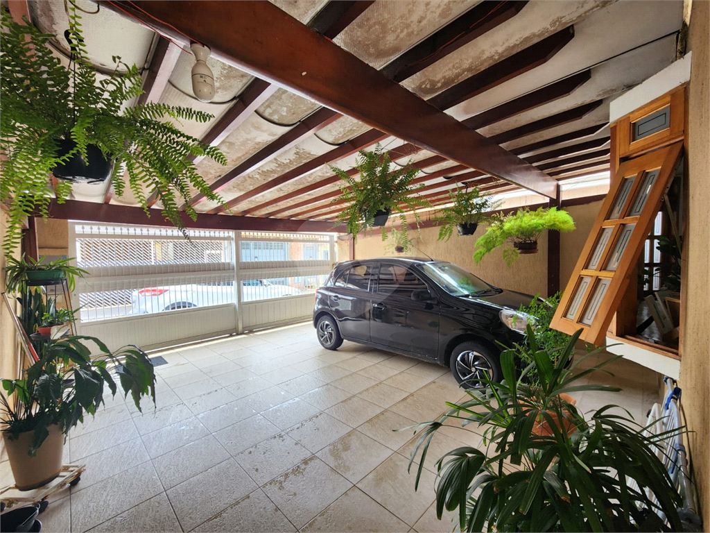 Sobrado a Venda de 3 suítes e 2 vagas de garagem no bairro Vila Constança