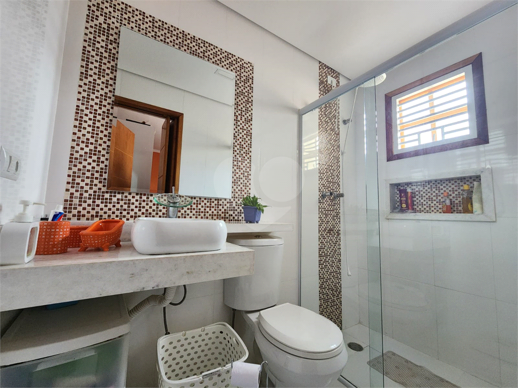 Sobrado a Venda de 3 suítes e 2 vagas de garagem no bairro Vila Constança