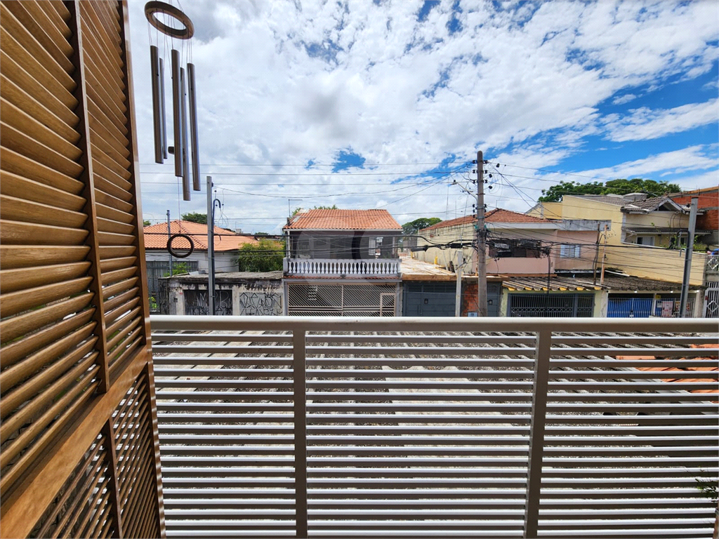 Sobrado a Venda de 3 suítes e 2 vagas de garagem no bairro Vila Constança