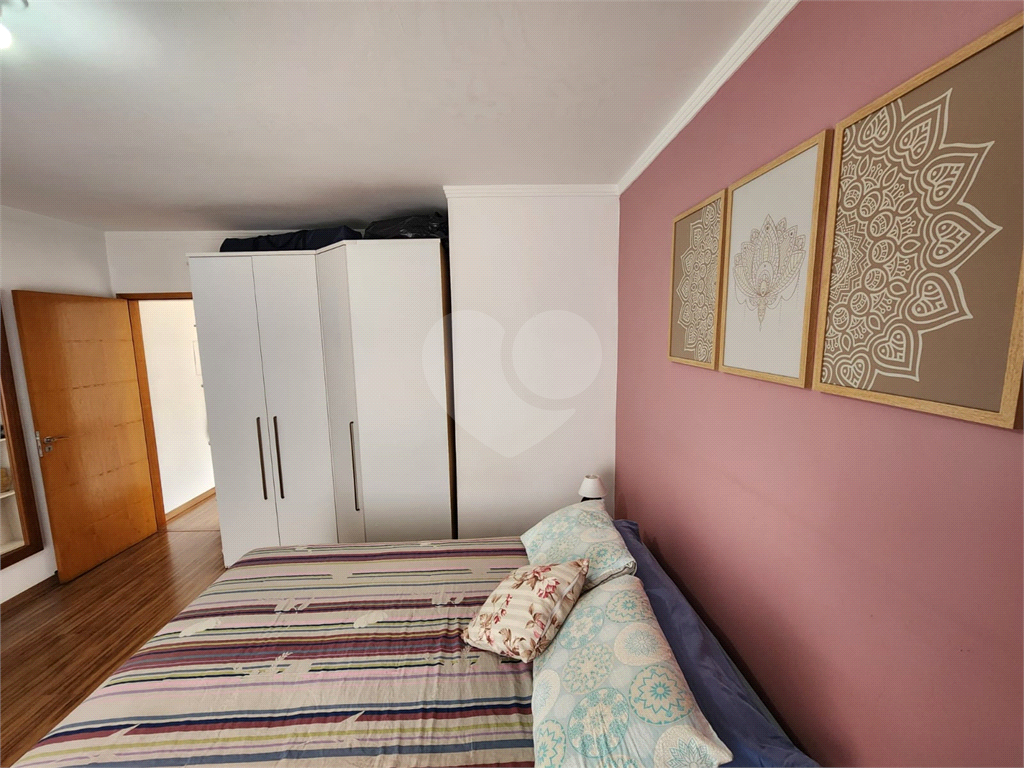 Sobrado a Venda de 3 suítes e 2 vagas de garagem no bairro Vila Constança