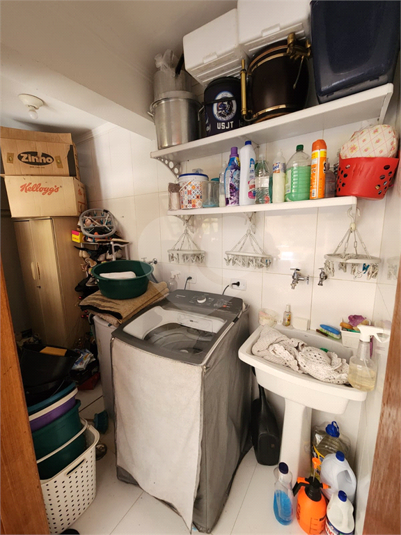 Sobrado a Venda de 3 suítes e 2 vagas de garagem no bairro Vila Constança