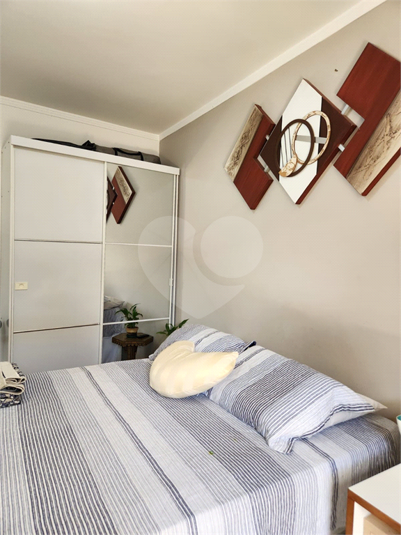 Sobrado a Venda de 3 suítes e 2 vagas de garagem no bairro Vila Constança