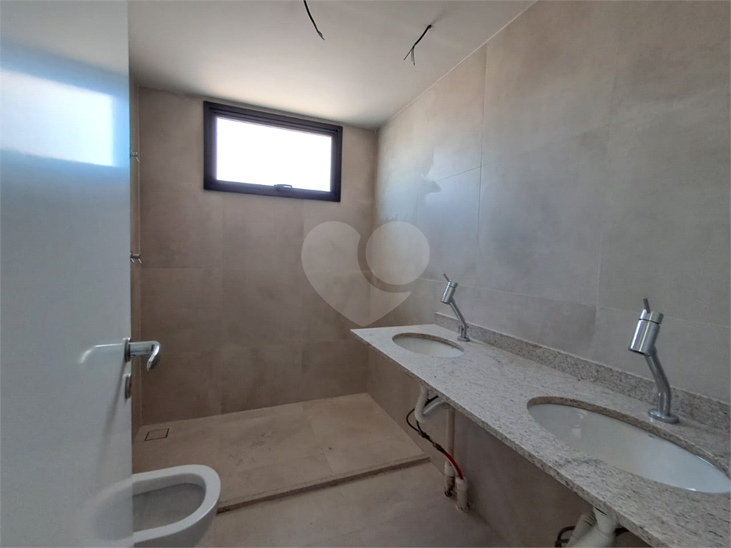 Imóvel 142m² 3 suítes sala ampla com varanda lazer completo 2 vagas de garagem Perdizes.