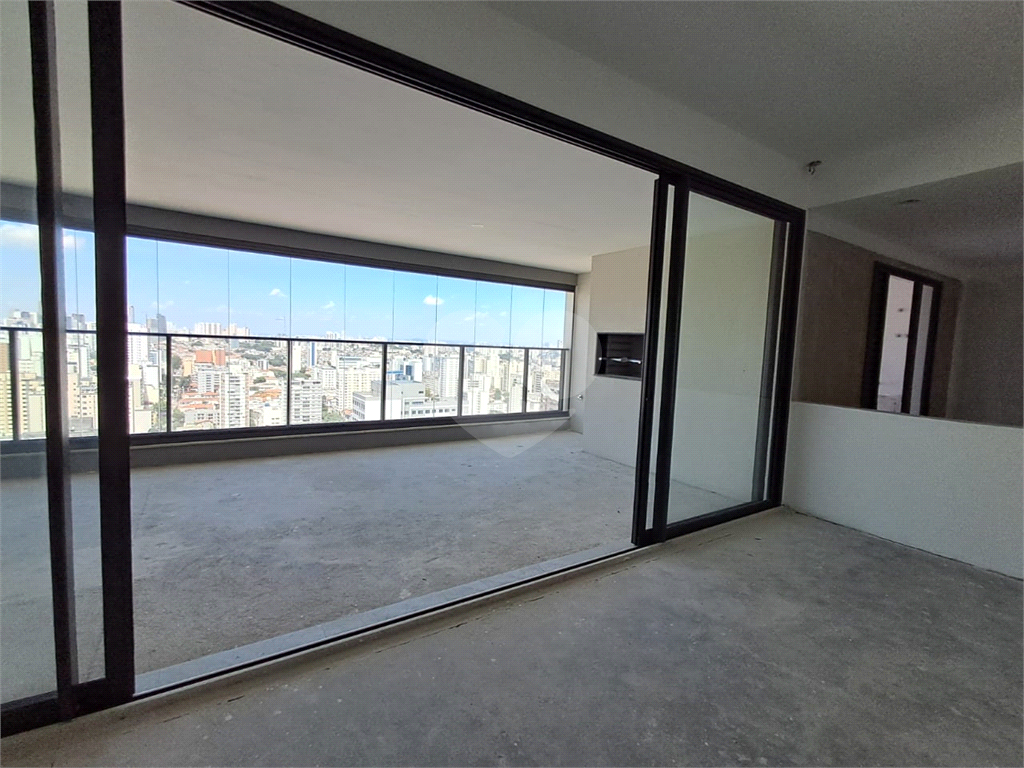 Imóvel 142m² 3 suítes sala ampla com varanda lazer completo 2 vagas de garagem Perdizes.