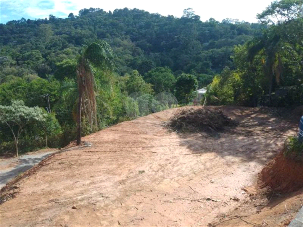 Linda Casa para venda, localizado em Mairiporã, no Parque Florestal Marciano.com 2010 m² sendo 2 casas!!!