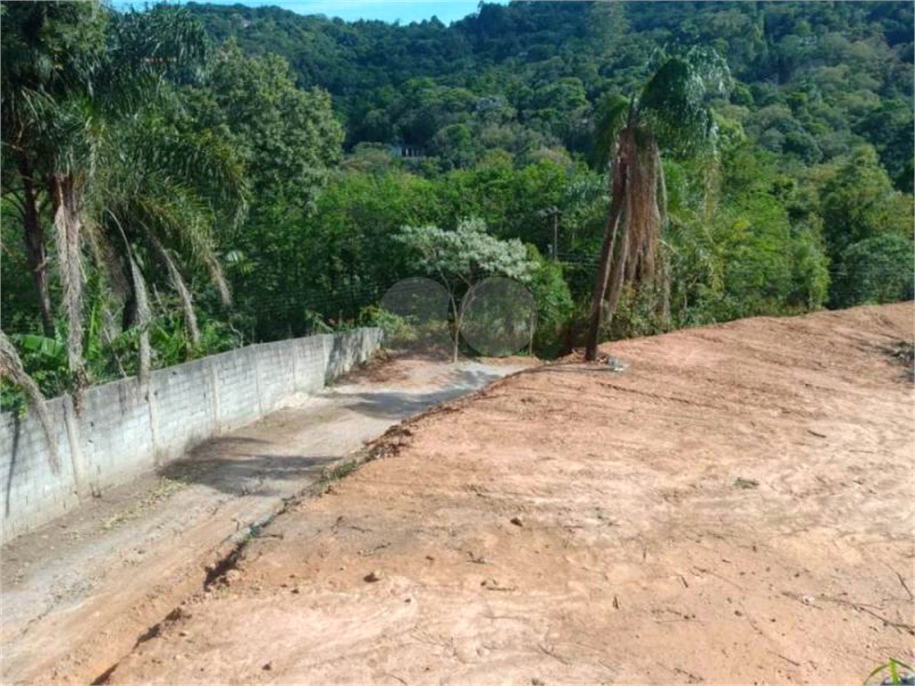 Linda Casa para venda, localizado em Mairiporã, no Parque Florestal Marciano.com 2010 m² sendo 2 casas!!!