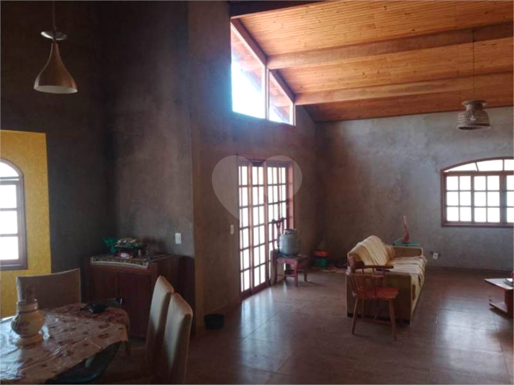 Linda Casa para venda, localizado em Mairiporã, no Parque Florestal Marciano.com 2010 m² sendo 2 casas!!!