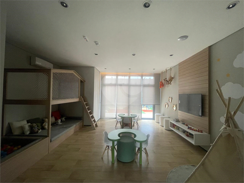 OPORTUNIDADE ÚNICA, BELO APARTAMENTO EM  PINHEIROS, COM 3 DORMITÓRIOS 1 SUITE SALA COZINHA,CONCEITO ABERTO, 1 VAGA DE GARAGEM. COM LAZER COMPLETO.