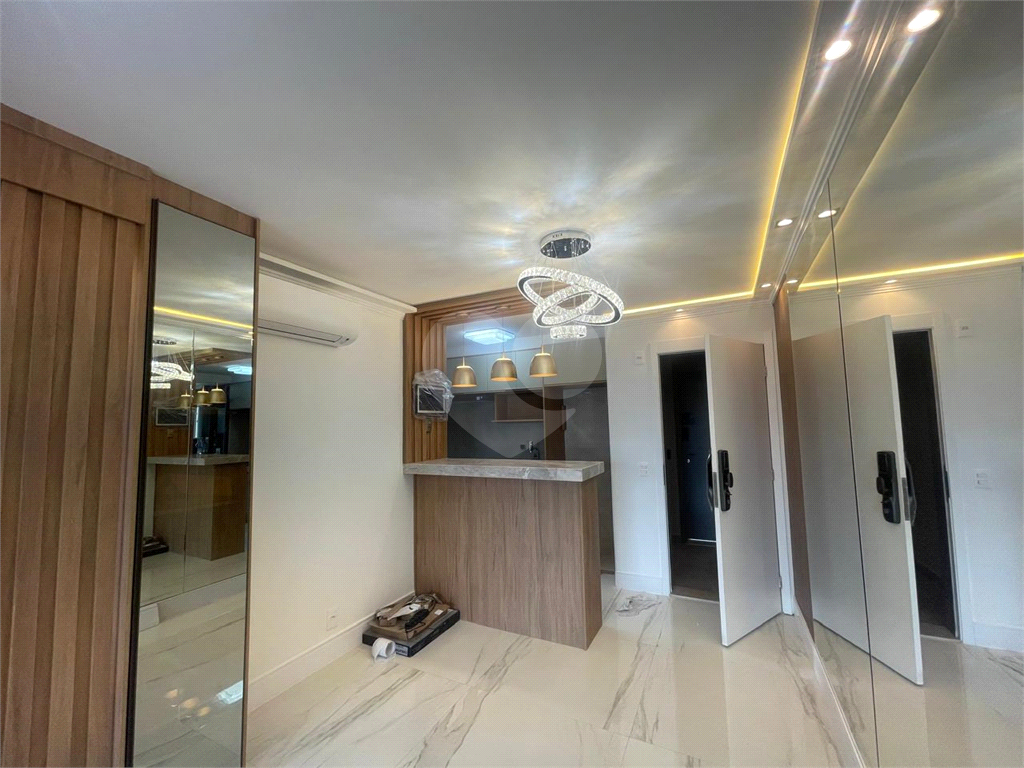 OPORTUNIDADE ÚNICA, BELO APARTAMENTO EM  PINHEIROS, COM 3 DORMITÓRIOS 1 SUITE SALA COZINHA,CONCEITO ABERTO, 1 VAGA DE GARAGEM. COM LAZER COMPLETO.