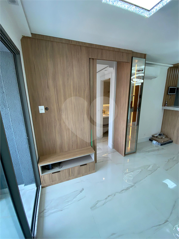 OPORTUNIDADE ÚNICA, BELO APARTAMENTO EM  PINHEIROS, COM 3 DORMITÓRIOS 1 SUITE SALA COZINHA,CONCEITO ABERTO, 1 VAGA DE GARAGEM. COM LAZER COMPLETO.