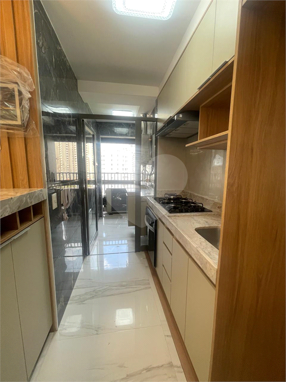 OPORTUNIDADE ÚNICA, BELO APARTAMENTO EM  PINHEIROS, COM 3 DORMITÓRIOS 1 SUITE SALA COZINHA,CONCEITO ABERTO, 1 VAGA DE GARAGEM. COM LAZER COMPLETO.