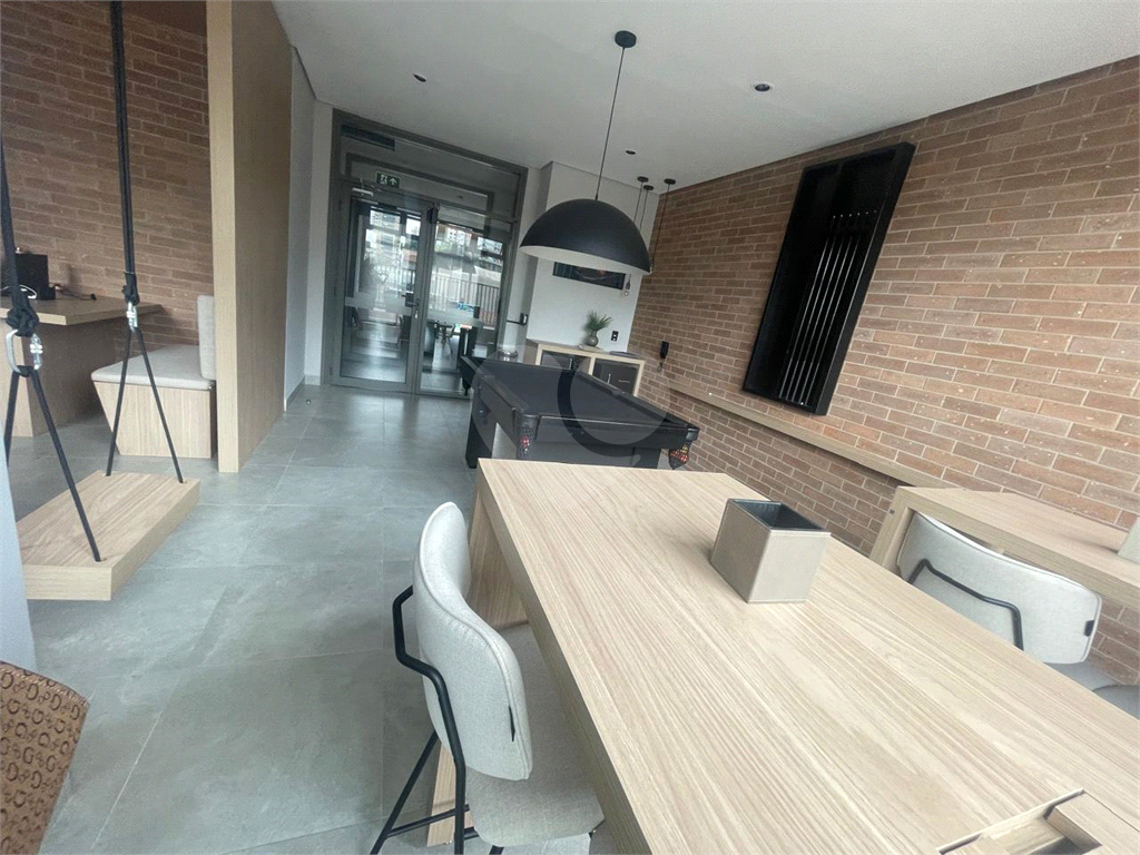 OPORTUNIDADE ÚNICA, BELO APARTAMENTO EM  PINHEIROS, COM 3 DORMITÓRIOS 1 SUITE SALA COZINHA,CONCEITO ABERTO, 1 VAGA DE GARAGEM. COM LAZER COMPLETO.