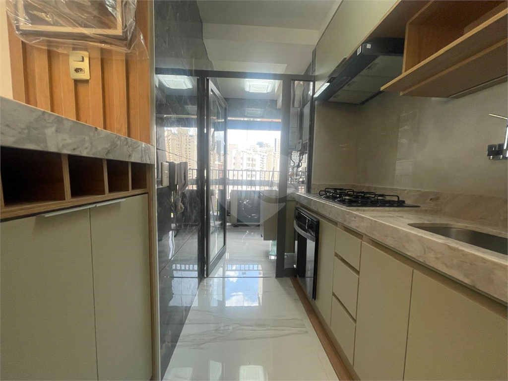 OPORTUNIDADE ÚNICA, BELO APARTAMENTO EM  PINHEIROS, COM 3 DORMITÓRIOS 1 SUITE SALA COZINHA,CONCEITO ABERTO, 1 VAGA DE GARAGEM. COM LAZER COMPLETO.