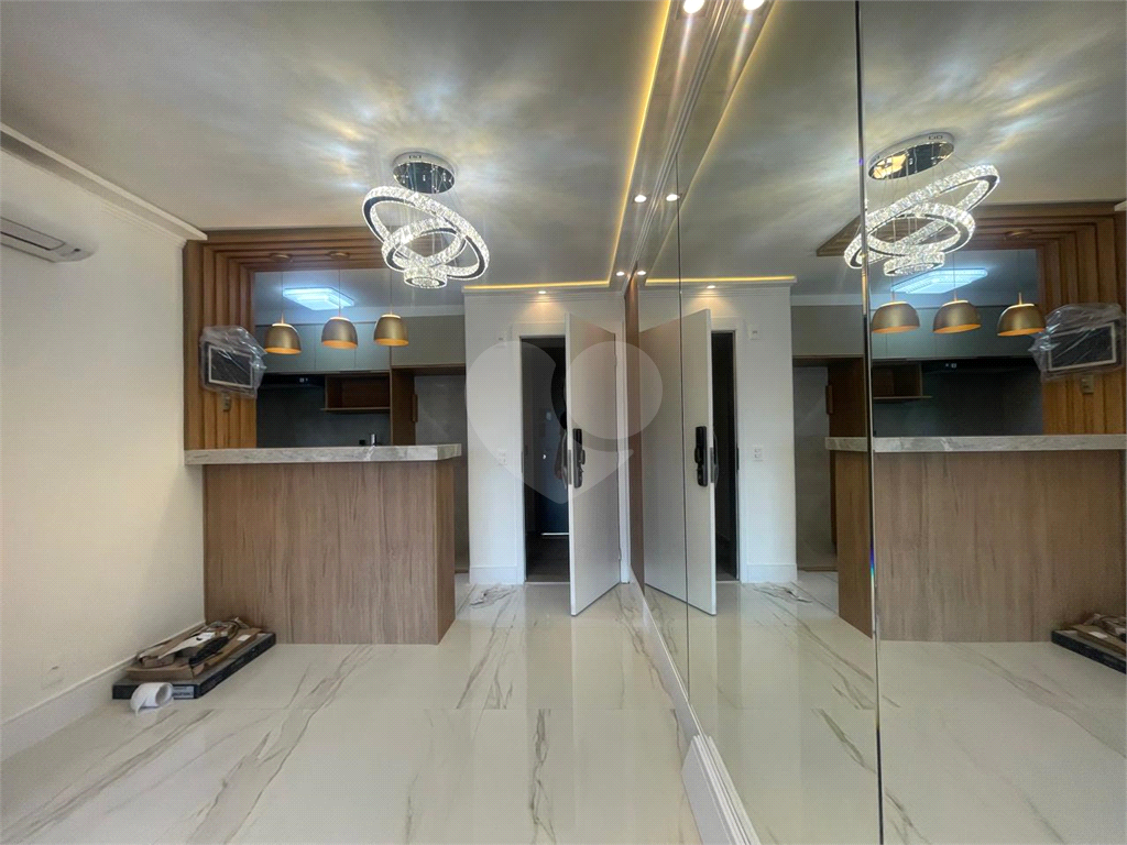 OPORTUNIDADE ÚNICA, BELO APARTAMENTO EM  PINHEIROS, COM 3 DORMITÓRIOS 1 SUITE SALA COZINHA,CONCEITO ABERTO, 1 VAGA DE GARAGEM. COM LAZER COMPLETO.