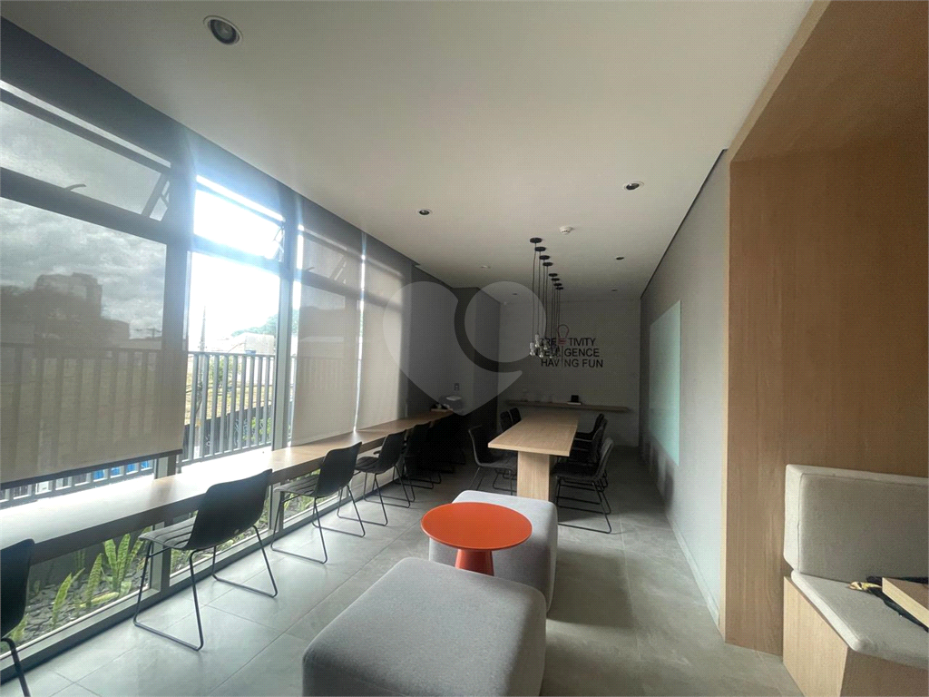 OPORTUNIDADE ÚNICA, BELO APARTAMENTO EM  PINHEIROS, COM 3 DORMITÓRIOS 1 SUITE SALA COZINHA,CONCEITO ABERTO, 1 VAGA DE GARAGEM. COM LAZER COMPLETO.