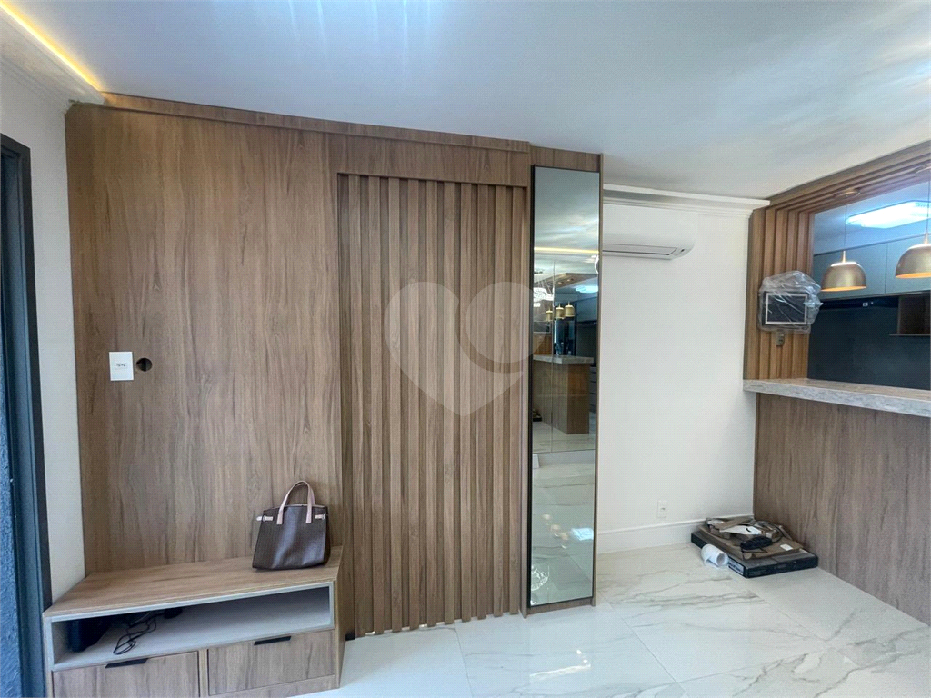 OPORTUNIDADE ÚNICA, BELO APARTAMENTO EM  PINHEIROS, COM 3 DORMITÓRIOS 1 SUITE SALA COZINHA,CONCEITO ABERTO, 1 VAGA DE GARAGEM. COM LAZER COMPLETO.