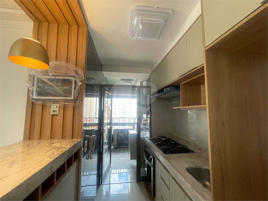 OPORTUNIDADE ÚNICA, BELO APARTAMENTO EM  PINHEIROS, COM 3 DORMITÓRIOS 1 SUITE SALA COZINHA,CONCEITO ABERTO, 1 VAGA DE GARAGEM. COM LAZER COMPLETO.