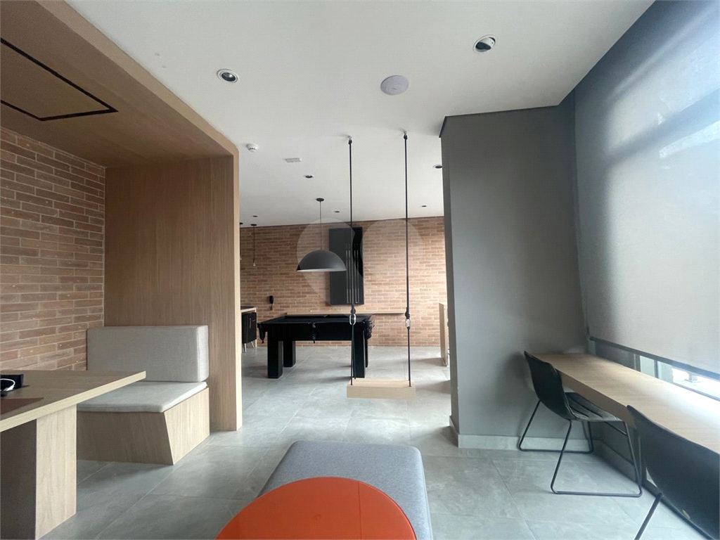 OPORTUNIDADE ÚNICA, BELO APARTAMENTO EM  PINHEIROS, COM 3 DORMITÓRIOS 1 SUITE SALA COZINHA,CONCEITO ABERTO, 1 VAGA DE GARAGEM. COM LAZER COMPLETO.