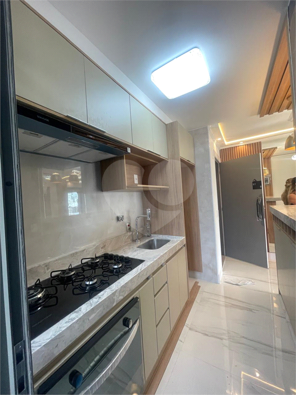 OPORTUNIDADE ÚNICA, BELO APARTAMENTO EM  PINHEIROS, COM 3 DORMITÓRIOS 1 SUITE SALA COZINHA,CONCEITO ABERTO, 1 VAGA DE GARAGEM. COM LAZER COMPLETO.