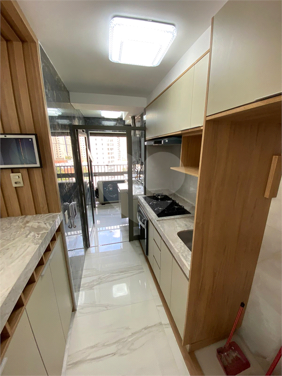 OPORTUNIDADE ÚNICA, BELO APARTAMENTO EM  PINHEIROS, COM 3 DORMITÓRIOS 1 SUITE SALA COZINHA,CONCEITO ABERTO, 1 VAGA DE GARAGEM. COM LAZER COMPLETO.