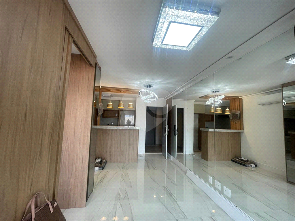 OPORTUNIDADE ÚNICA, BELO APARTAMENTO EM  PINHEIROS, COM 3 DORMITÓRIOS 1 SUITE SALA COZINHA,CONCEITO ABERTO, 1 VAGA DE GARAGEM. COM LAZER COMPLETO.