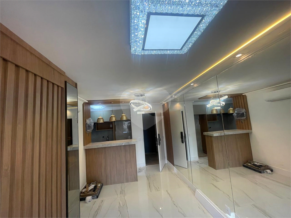 OPORTUNIDADE ÚNICA, BELO APARTAMENTO EM  PINHEIROS, COM 3 DORMITÓRIOS 1 SUITE SALA COZINHA,CONCEITO ABERTO, 1 VAGA DE GARAGEM. COM LAZER COMPLETO.