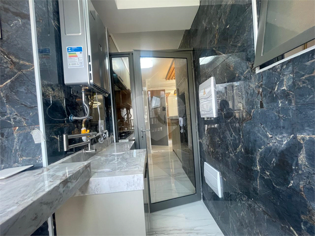 OPORTUNIDADE ÚNICA, BELO APARTAMENTO EM  PINHEIROS, COM 3 DORMITÓRIOS 1 SUITE SALA COZINHA,CONCEITO ABERTO, 1 VAGA DE GARAGEM. COM LAZER COMPLETO.