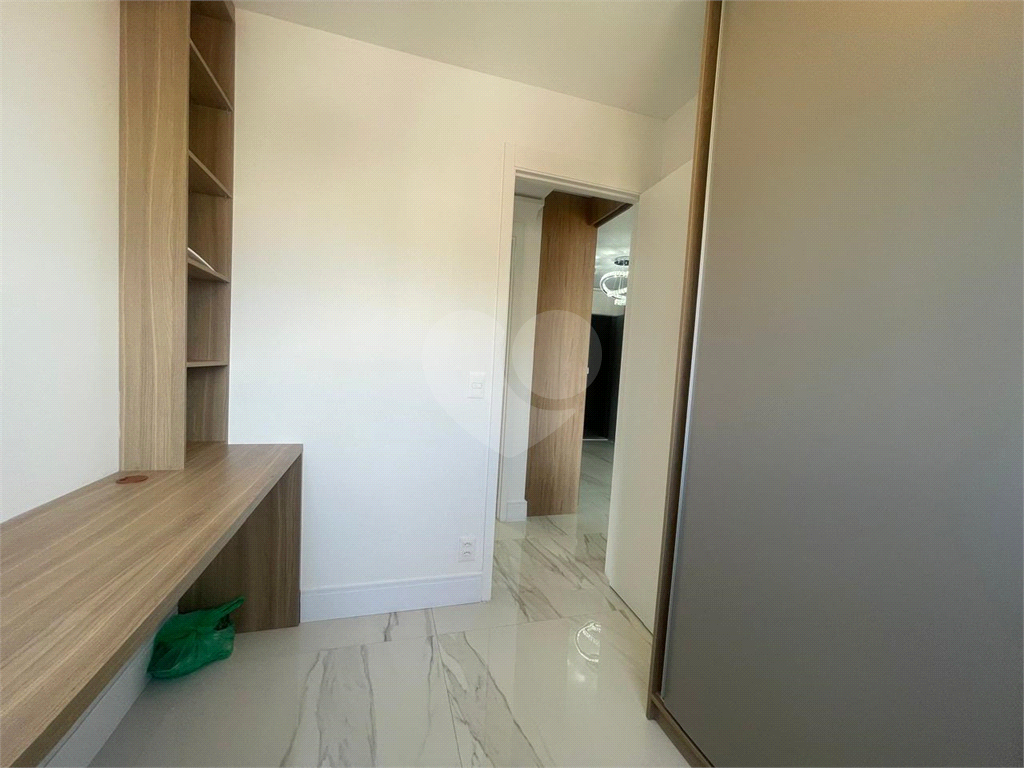 OPORTUNIDADE ÚNICA, BELO APARTAMENTO EM  PINHEIROS, COM 3 DORMITÓRIOS 1 SUITE SALA COZINHA,CONCEITO ABERTO, 1 VAGA DE GARAGEM. COM LAZER COMPLETO.