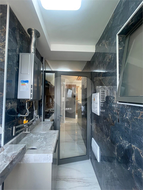 OPORTUNIDADE ÚNICA, BELO APARTAMENTO EM  PINHEIROS, COM 3 DORMITÓRIOS 1 SUITE SALA COZINHA,CONCEITO ABERTO, 1 VAGA DE GARAGEM. COM LAZER COMPLETO.