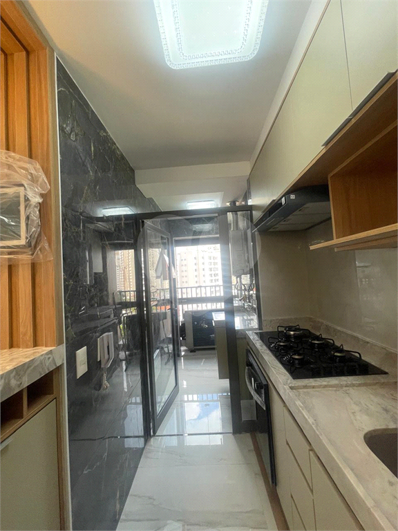 OPORTUNIDADE ÚNICA, BELO APARTAMENTO EM  PINHEIROS, COM 3 DORMITÓRIOS 1 SUITE SALA COZINHA,CONCEITO ABERTO, 1 VAGA DE GARAGEM. COM LAZER COMPLETO.