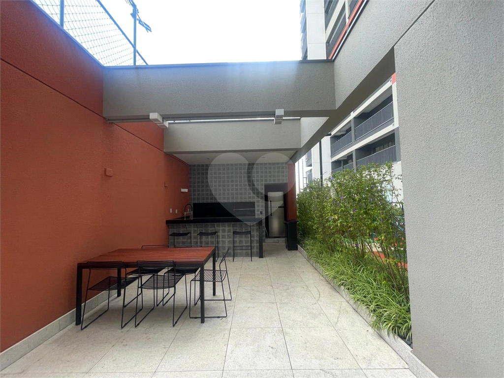 OPORTUNIDADE ÚNICA, BELO APARTAMENTO EM  PINHEIROS, COM 3 DORMITÓRIOS 1 SUITE SALA COZINHA,CONCEITO ABERTO, 1 VAGA DE GARAGEM. COM LAZER COMPLETO.