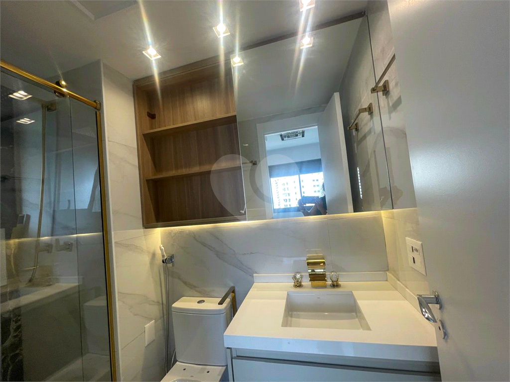 OPORTUNIDADE ÚNICA, BELO APARTAMENTO EM  PINHEIROS, COM 3 DORMITÓRIOS 1 SUITE SALA COZINHA,CONCEITO ABERTO, 1 VAGA DE GARAGEM. COM LAZER COMPLETO.