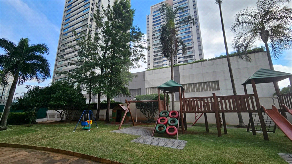 Condomínio com Quadra de Tênia e lazer completo !