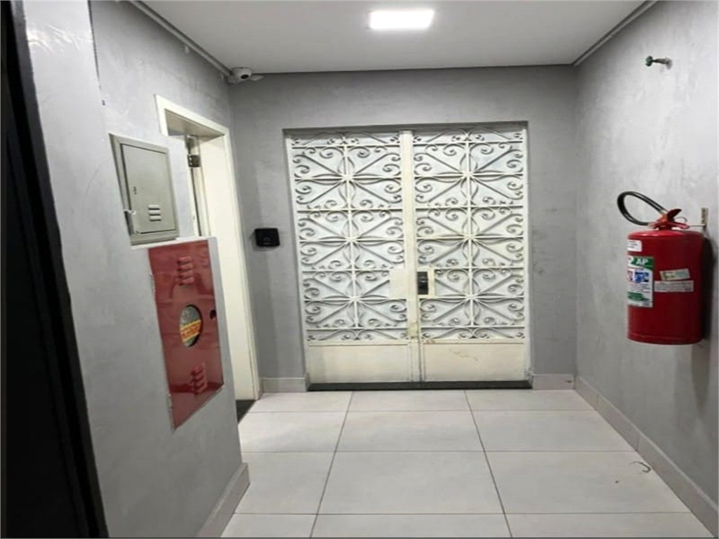 Sala Comercial 100m²  à Venda ou Locação– Ao Lado do Metrô São Bento | Centro de SP