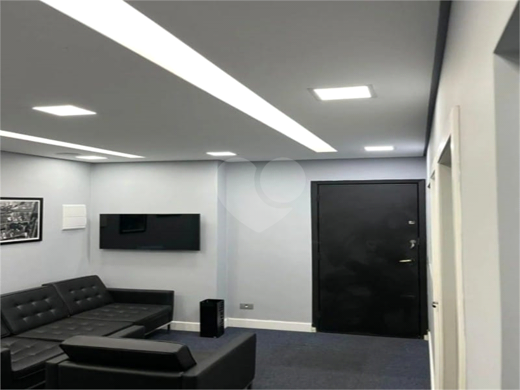 Sala Comercial 100m²  à Venda ou Locação– Ao Lado do Metrô São Bento | Centro de SP