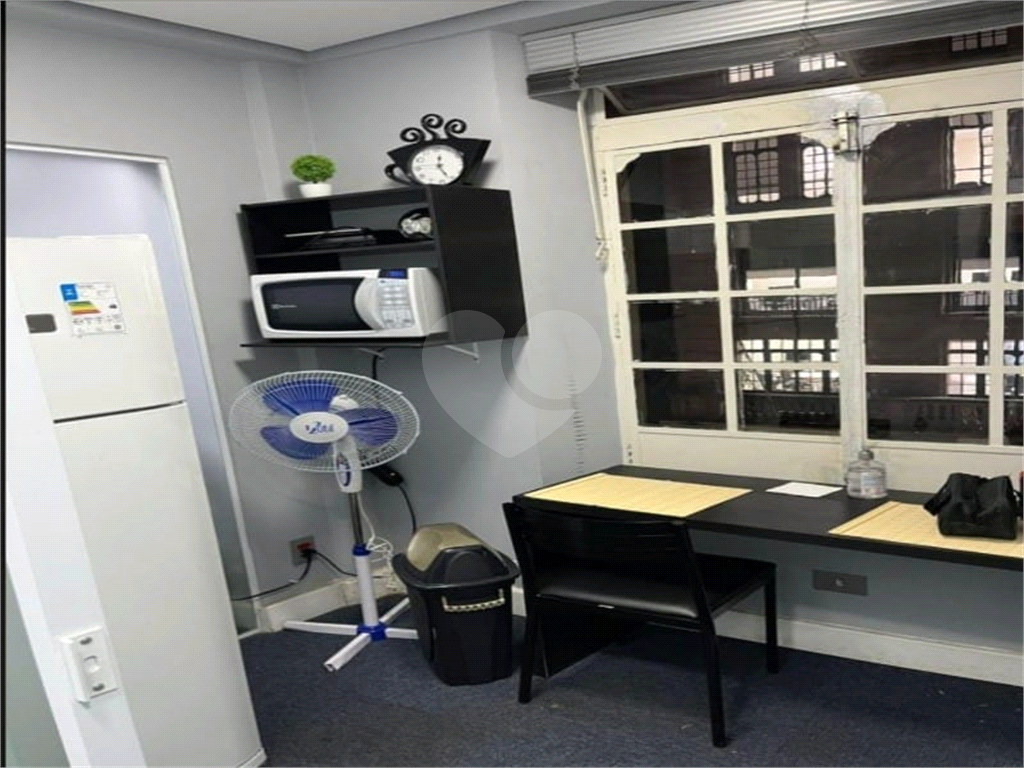 Sala Comercial 100m²  à Venda ou Locação– Ao Lado do Metrô São Bento | Centro de SP