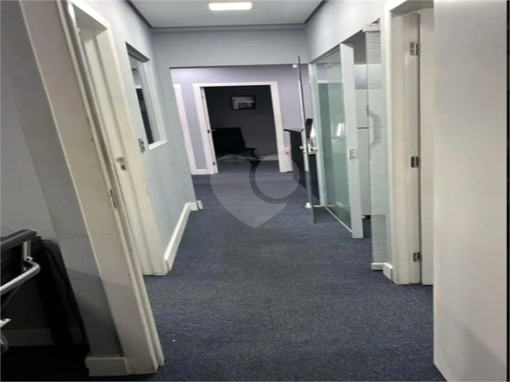 Sala Comercial 100m²  à Venda ou Locação– Ao Lado do Metrô São Bento | Centro de SP