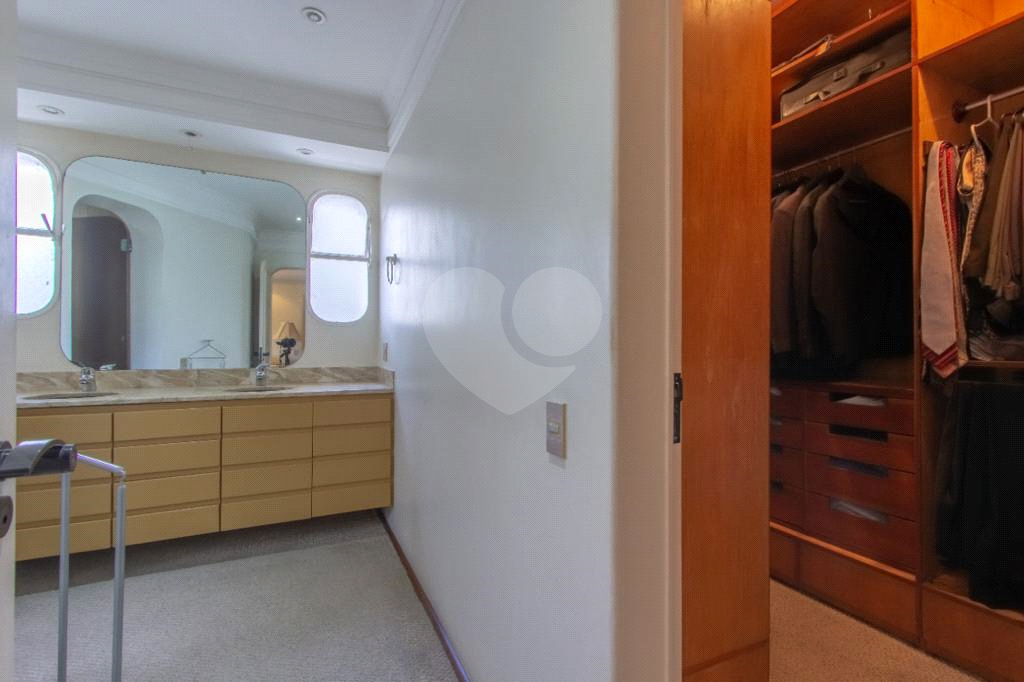 APTO 4 DORM + 3 VAGAS