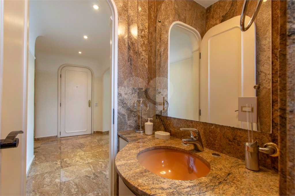 APTO 4 DORM + 3 VAGAS