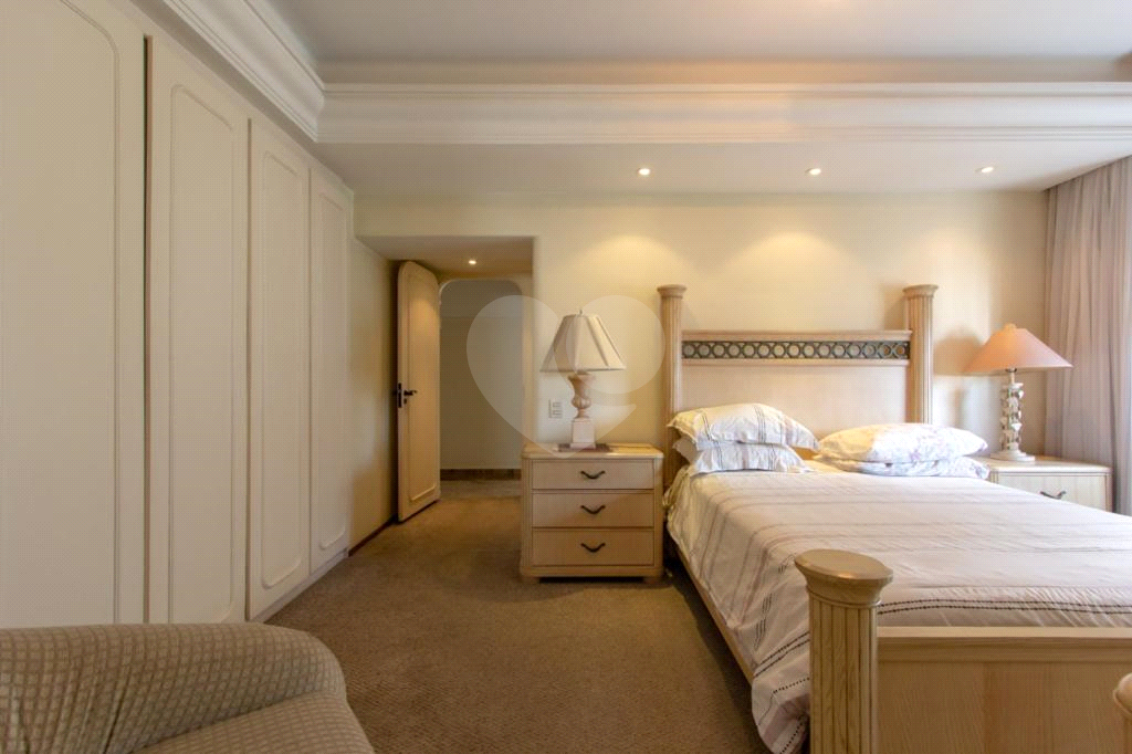 APTO 4 DORM + 3 VAGAS