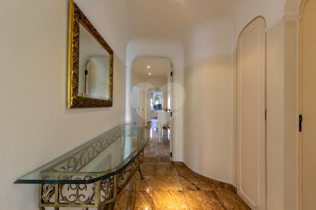 APTO 4 DORM + 3 VAGAS