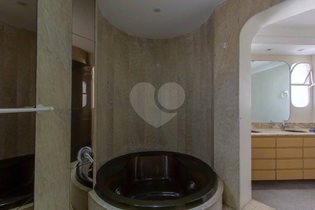 APTO 4 DORM + 3 VAGAS