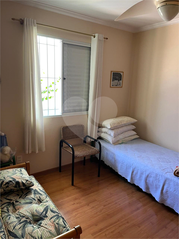 Casa de vila com 215m² em Rua fechada 3 quartos, sendo 1 suíte, 3 vagas, churrasqueira e quintal Vila Madalena