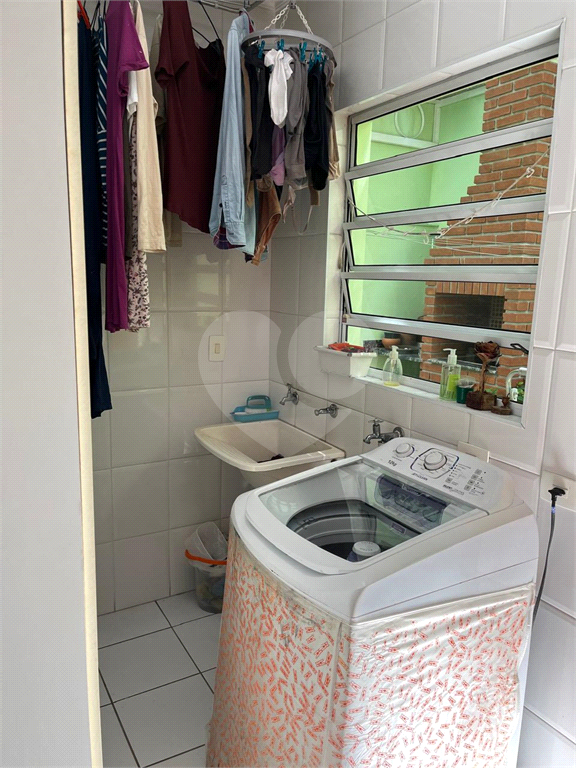 Casa de vila com 215m² em Rua fechada 3 quartos, sendo 1 suíte, 3 vagas, churrasqueira e quintal Vila Madalena