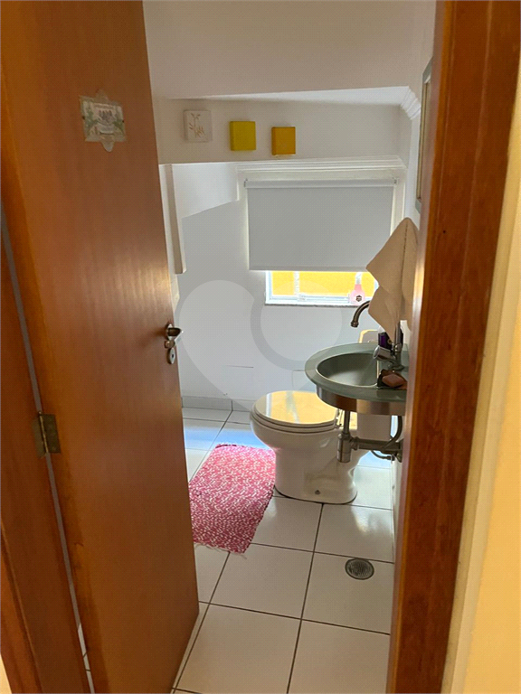 Casa de vila com 215m² em Rua fechada 3 quartos, sendo 1 suíte, 3 vagas, churrasqueira e quintal Vila Madalena