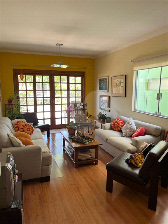 Casa de Vila 215m² sala de 3 ambientes 3 quartos quintal e churrasqueira Sumarezinh