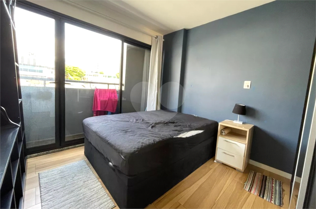 Este encantador studio mobiliado, com 25 metros quadrados, é uma excelente opção para quem busca conforto e praticidades. 