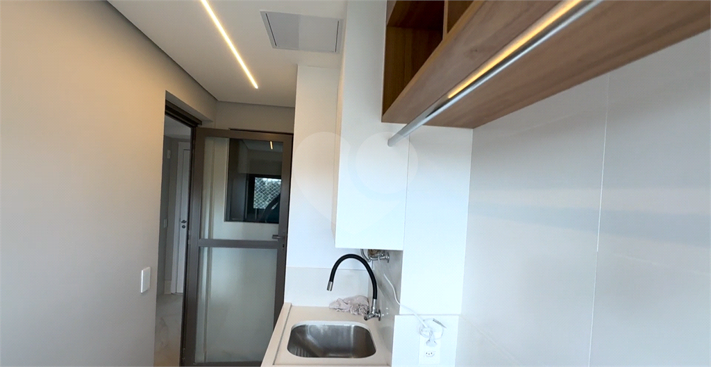 Apto grande , novo e com ar condicionado